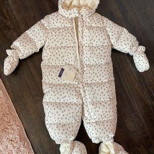 Snow suit with gloves and booties